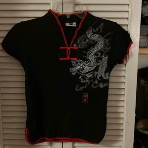Black cropped shirt with red trim